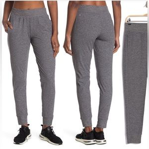NWT Zella Downtown Joggers L